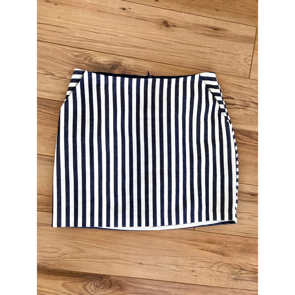 Flattering Horizontal/vertical Skirt - Size Small